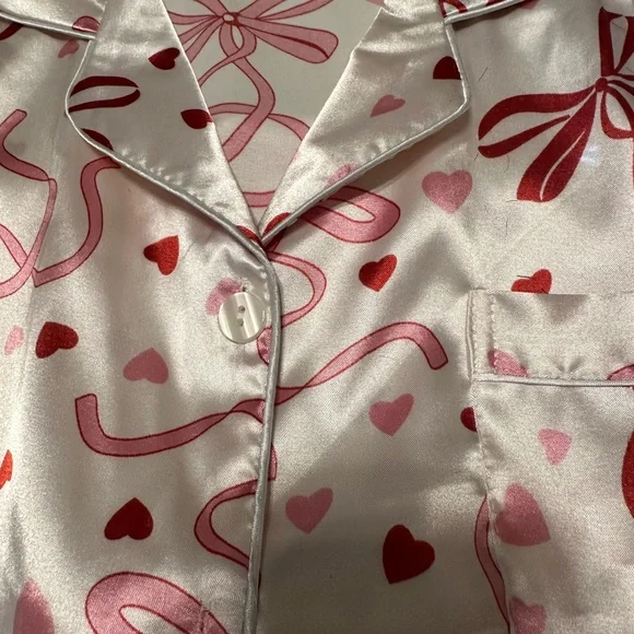 Women’s Pink Satin Pajama Set with Hearts and Bows- shorts set size MD - Picture 4 of 5